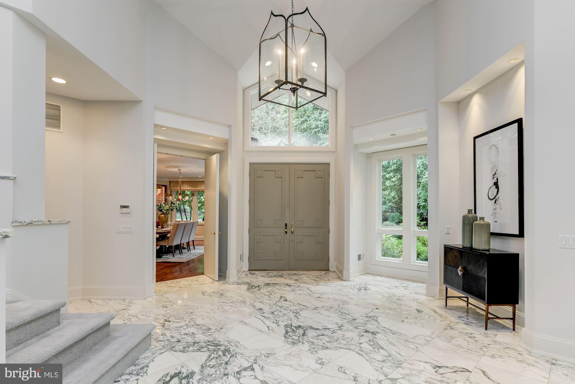 10827 Lockland Road Potomac, MD 20854 - Photo 5 of 44 Main Level - Foyer