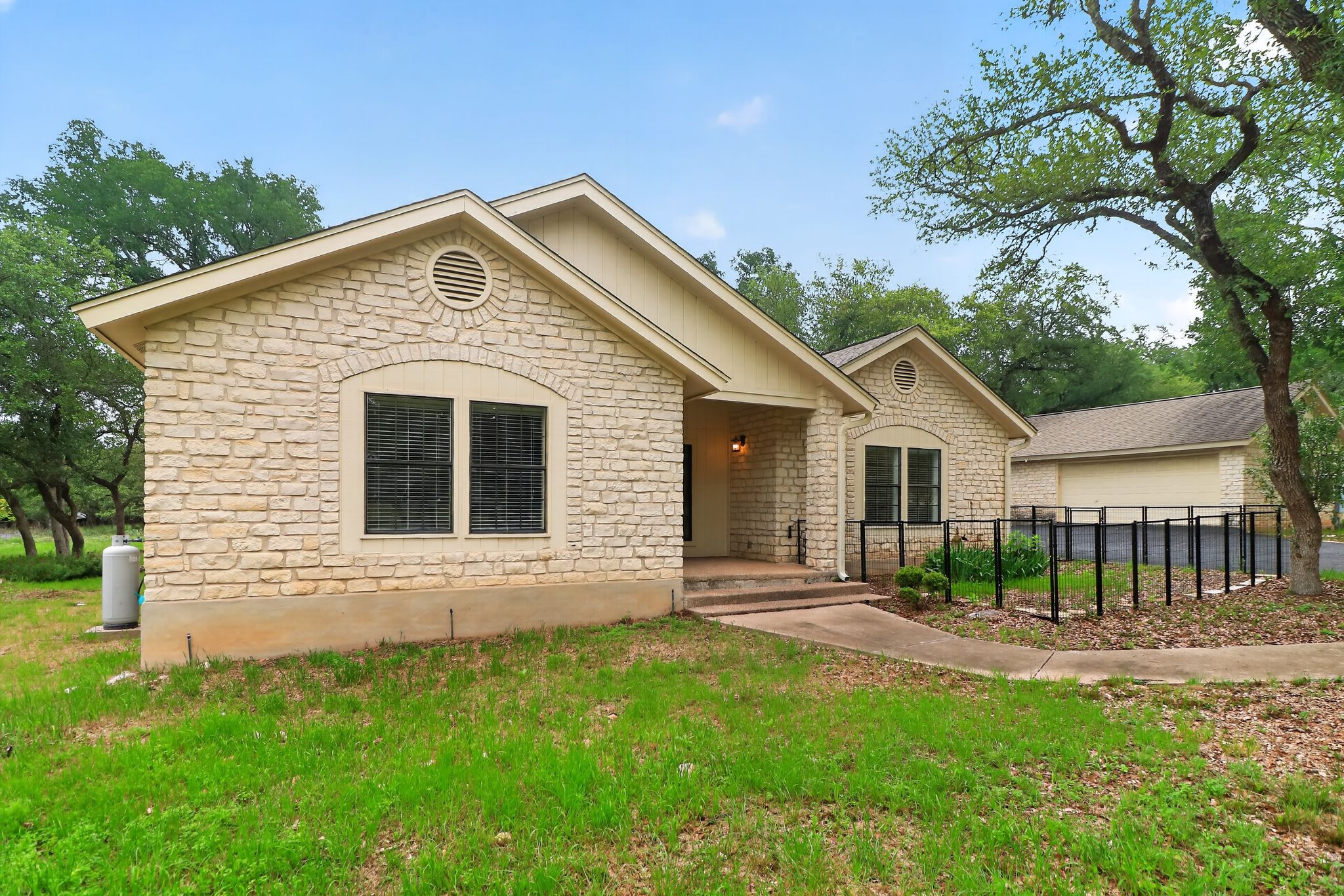 Welcome to 128 Mockingbird Ln!