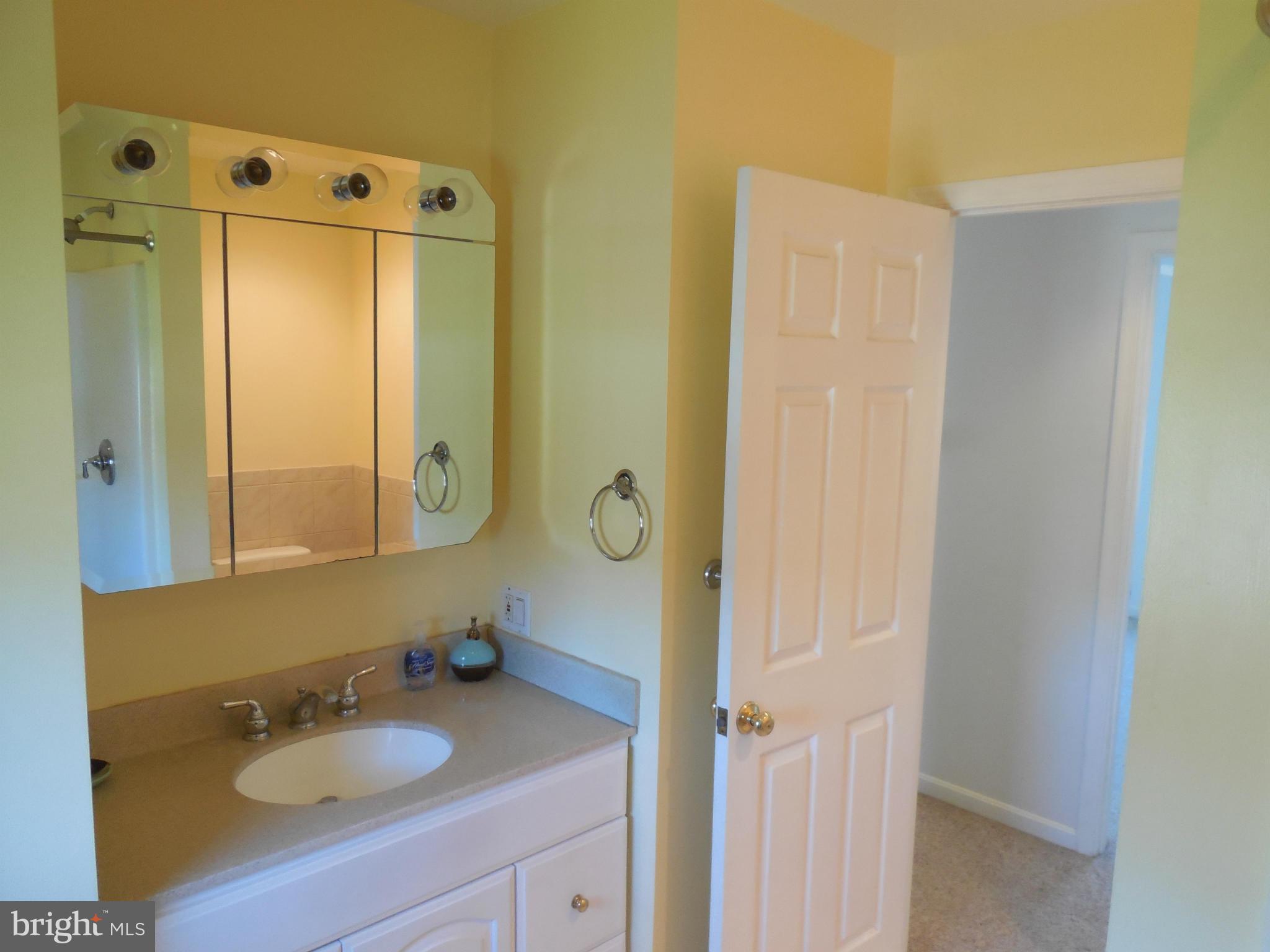 8104 Woodhaven Road Baltimore, MD 21237 - Photo 25 of 29 Bath