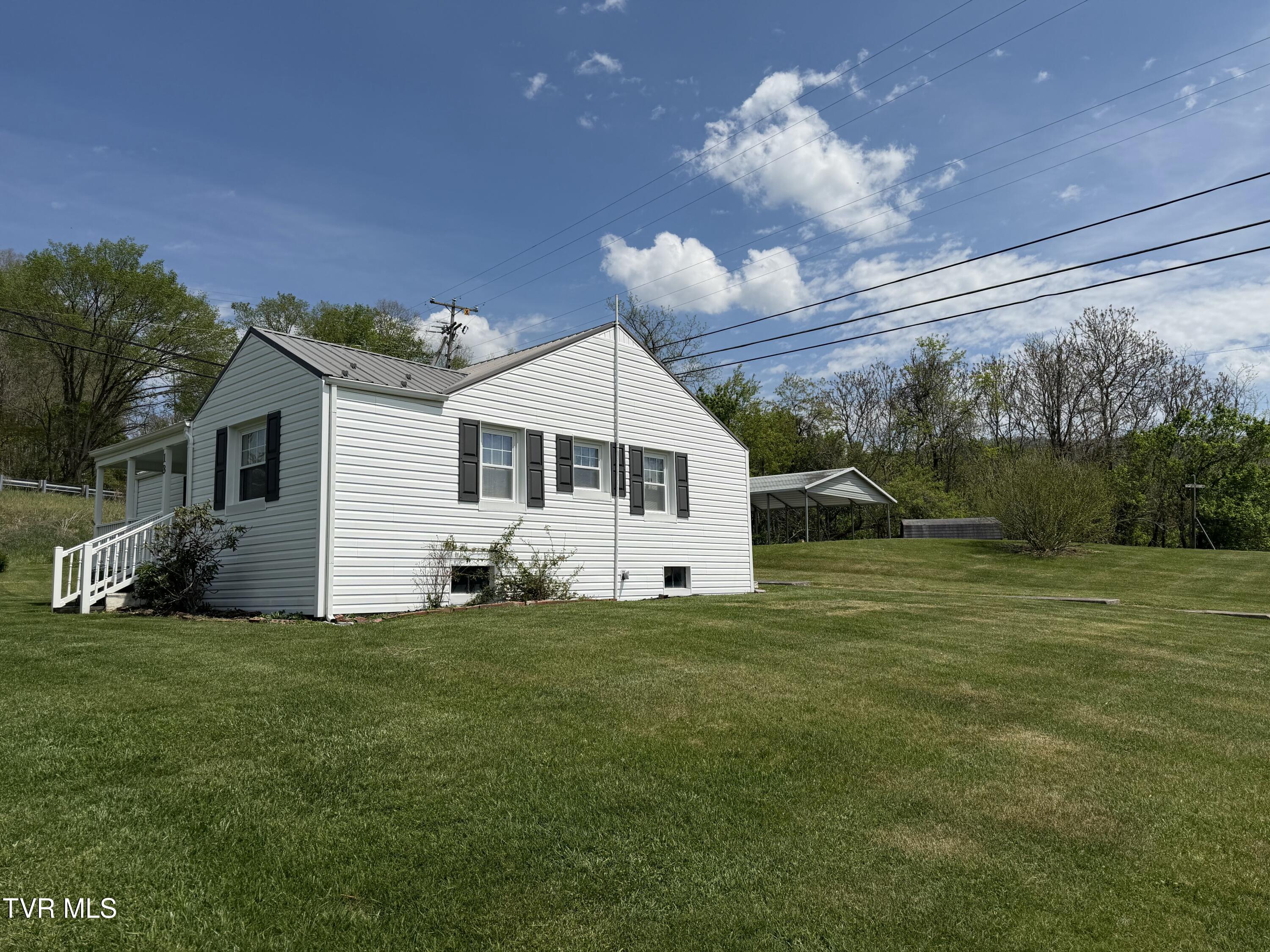 18 Old Quarry Road Saltville, VA 24370 - Photo 5 of 31 IMG_0097