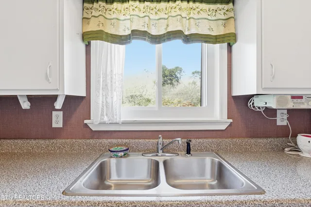 $299,900 | 509 Kinzalow Circle, Sweetwater, TN 37874