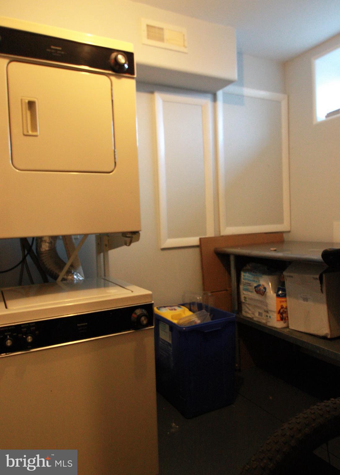 1238 Reed Street Philadelphia, PA 19147 - Photo 34 of 37 Au-pair apartment laundry area