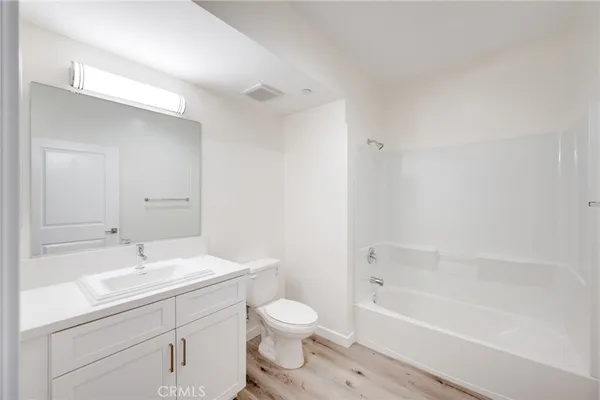 $2,150 | 14526 Hartland Street, Unit 308, Van Nuys, CA 91405