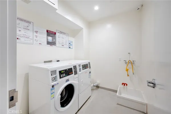 $2,150 | 14526 Hartland Street, Unit 308, Van Nuys, CA 91405