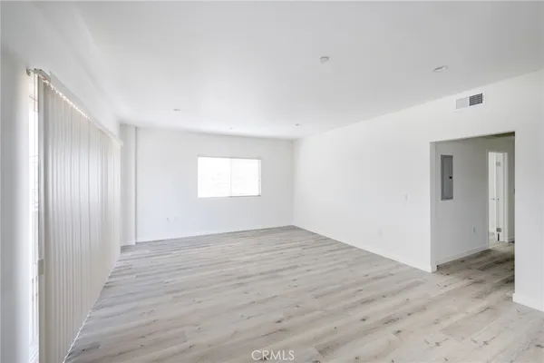 $2,150 | 14526 Hartland Street, Unit 308, Van Nuys, CA 91405