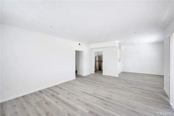 $2,150 | 14526 Hartland Street, Unit 308, Van Nuys, CA 91405