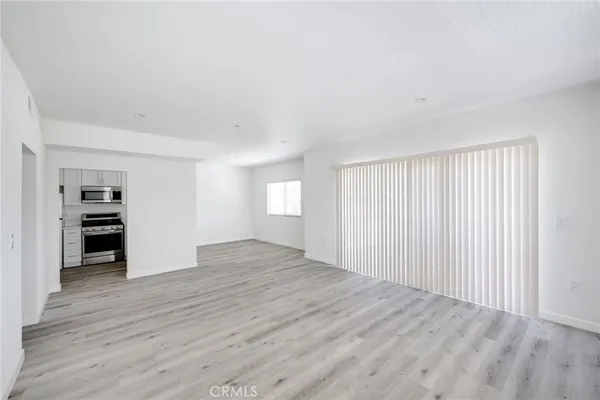 $2,150 | 14526 Hartland Street, Unit 308, Van Nuys, CA 91405