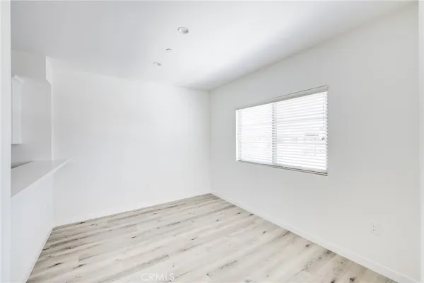 $2,150 | 14526 Hartland Street, Unit 308, Van Nuys, CA 91405