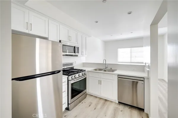 $2,150 | 14526 Hartland Street, Unit 308, Van Nuys, CA 91405