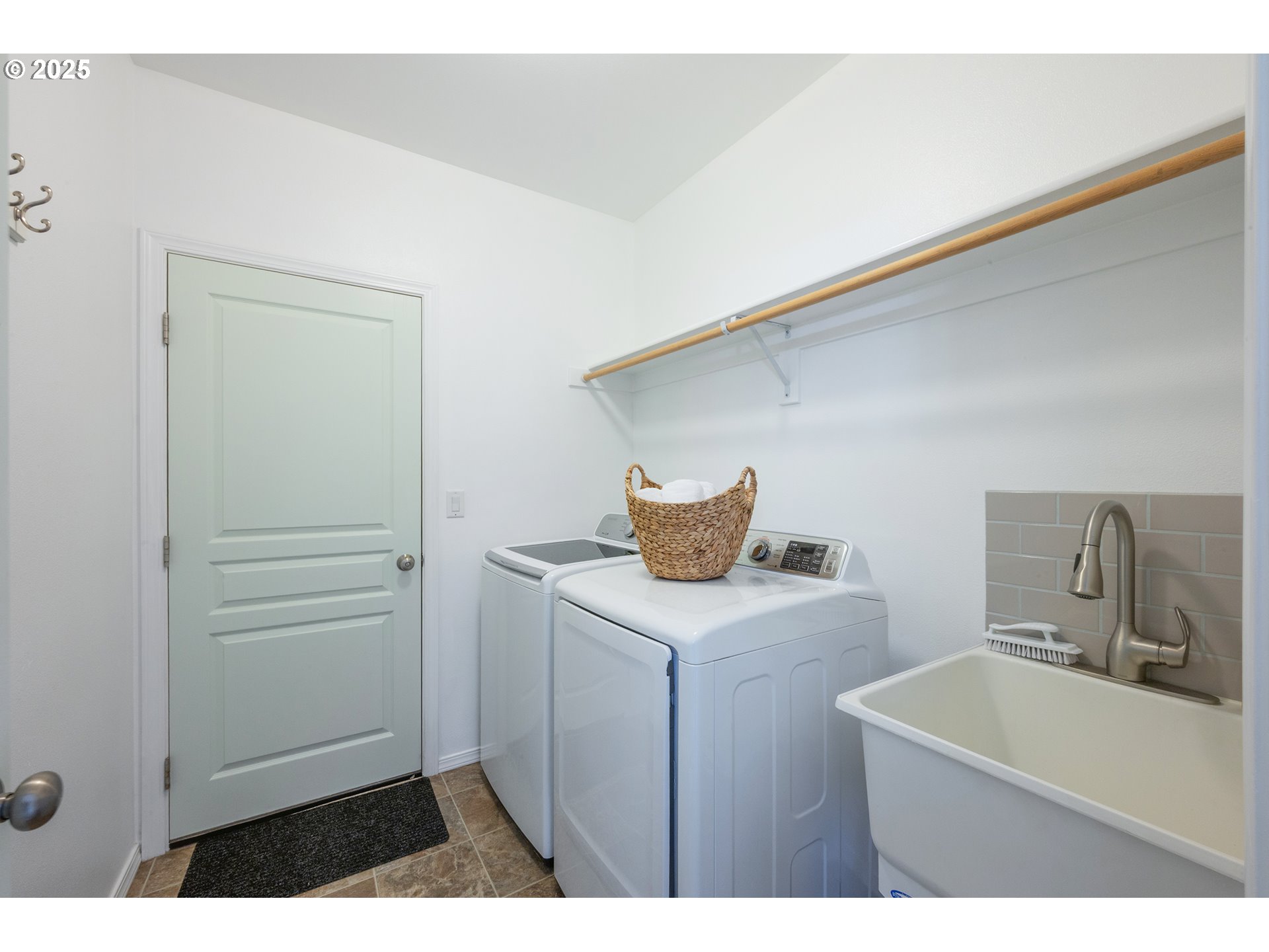 3023 Hummingbird Lane Eugene, OR 97405 - Photo 28 of 31