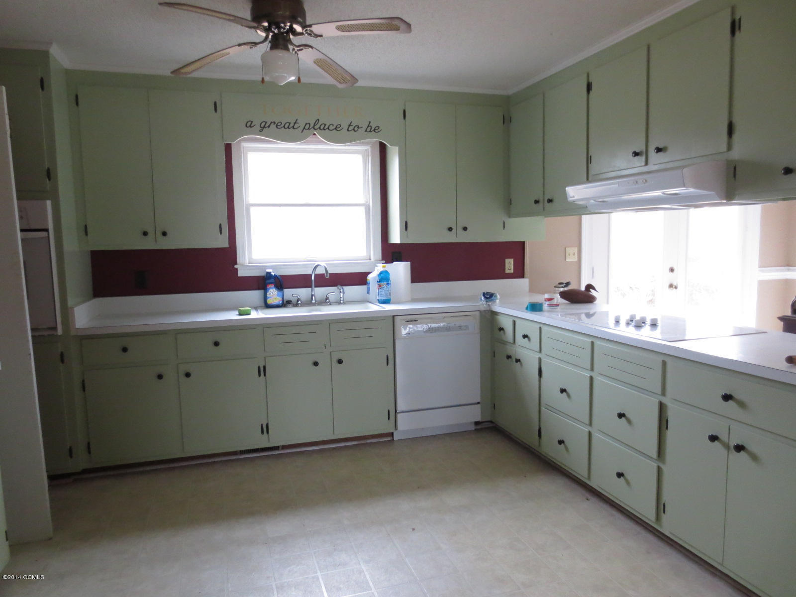 309 Canal Road Beaufort, NC 28516 - Photo 21 of 27 Hamilton kitchen2