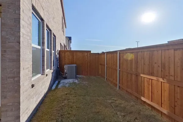 a view of a back yard
