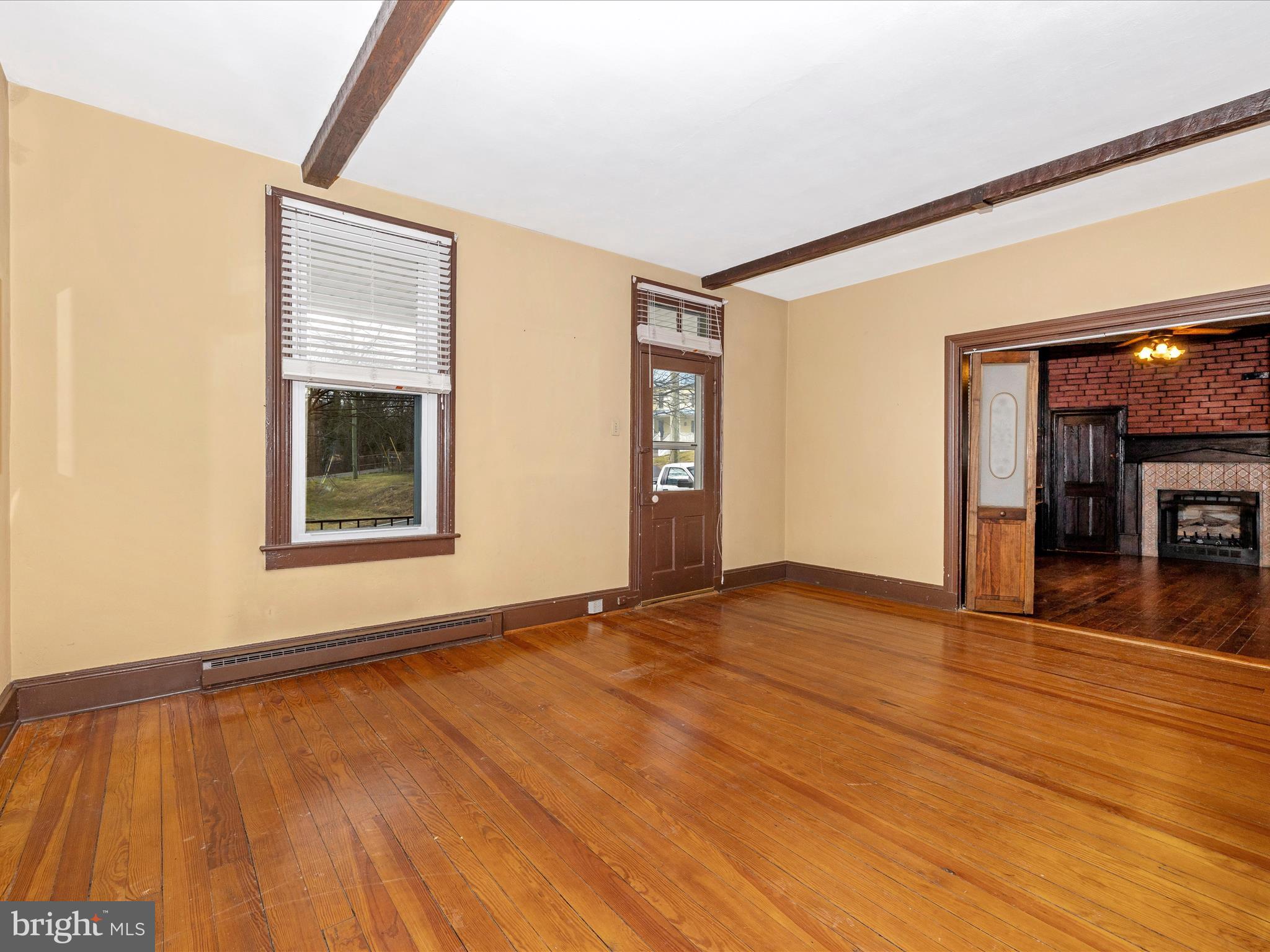 401 Prospect Road Mount Airy, MD 21771 - Photo 9 of 52 Living Room