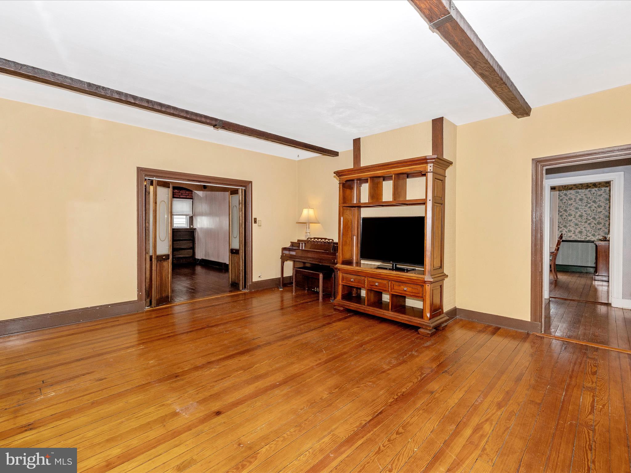 401 Prospect Road Mount Airy, MD 21771 - Photo 10 of 52 Living Room