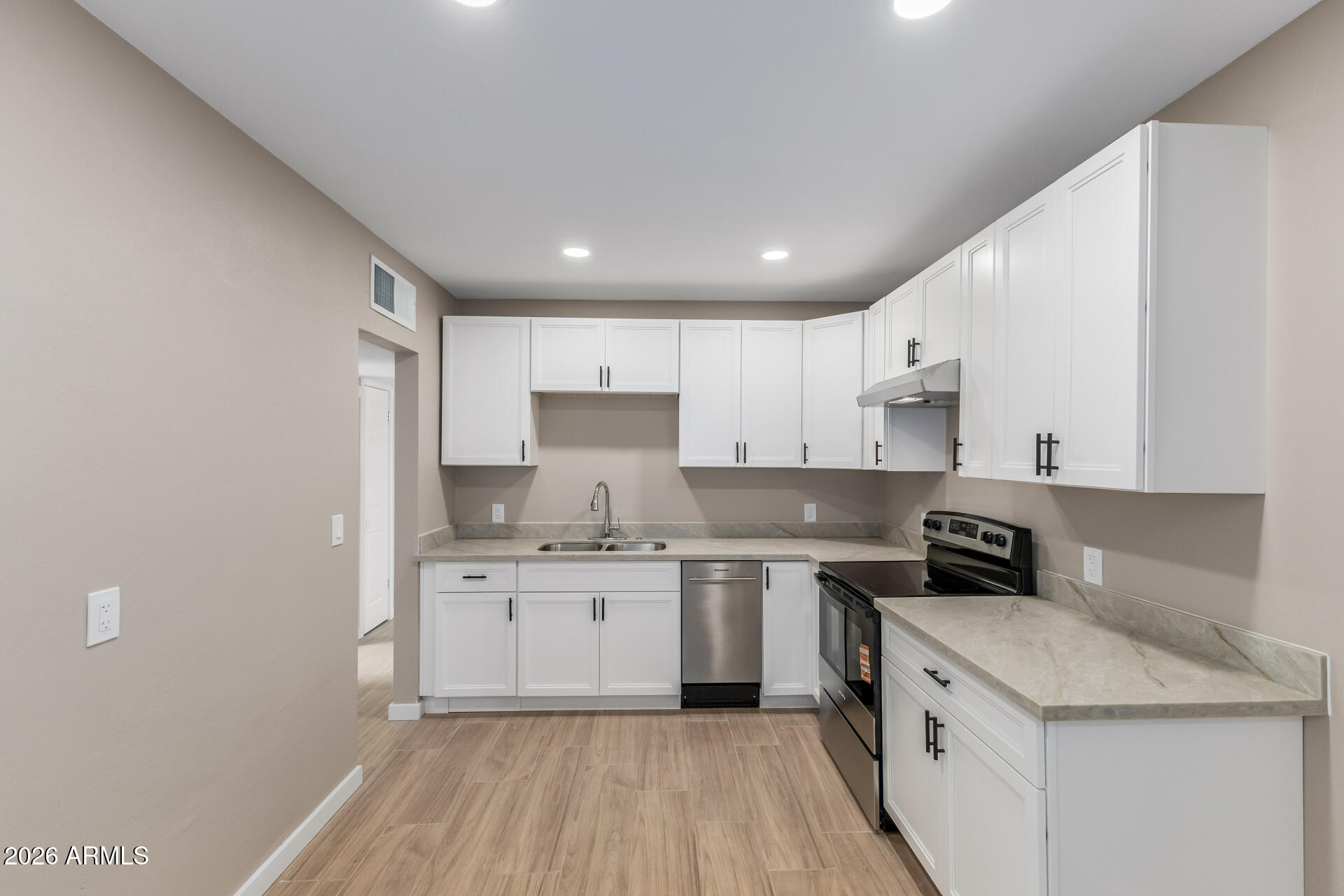 1906 East Almeria Road Phoenix, AZ 85006 - Photo 11 of 31 12 Almeria