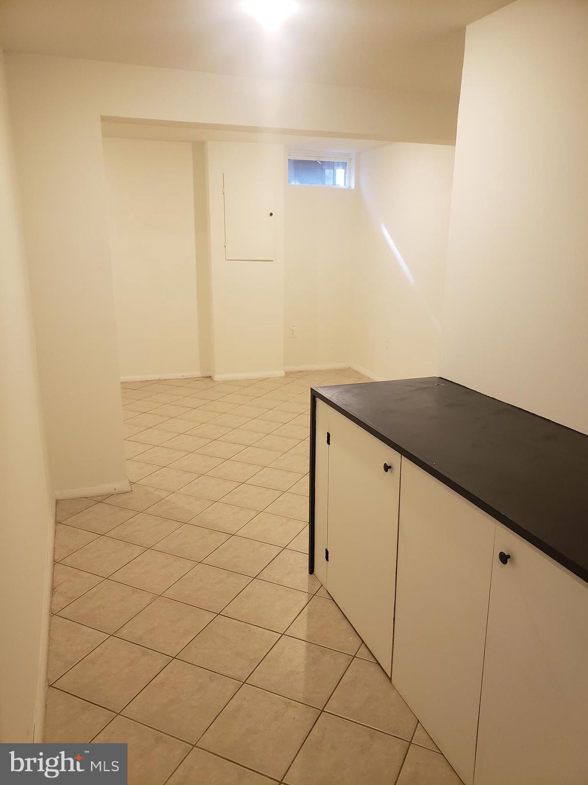 14582 Farmcrest Place Silver Spring, MD 20905 - Photo 14 of 19 a view of bathroom