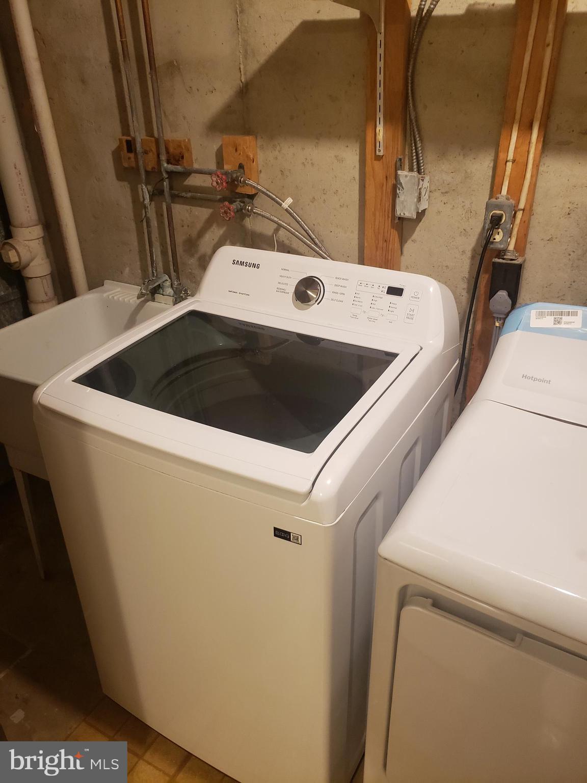 14582 Farmcrest Place Silver Spring, MD 20905 - Photo 17 of 19 a utility room with dryer and washer