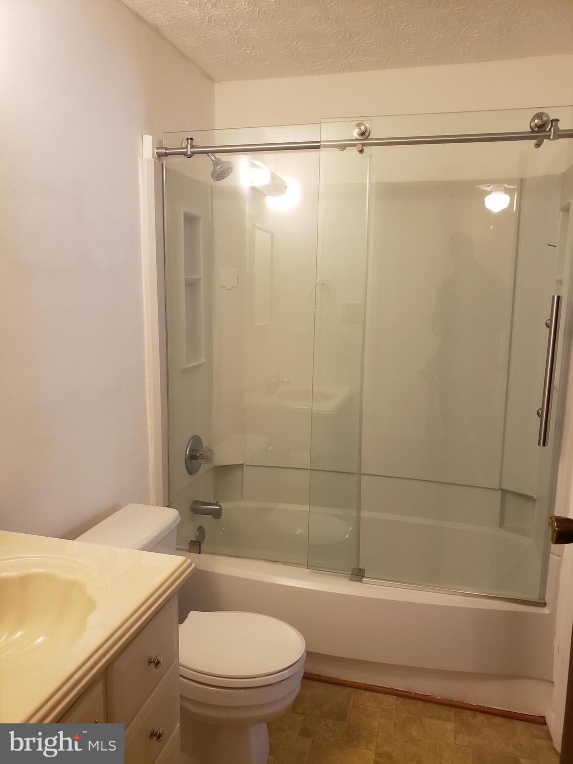 14582 Farmcrest Place Silver Spring, MD 20905 - Photo 8 of 19 a bathroom with a toilet and a bathtub