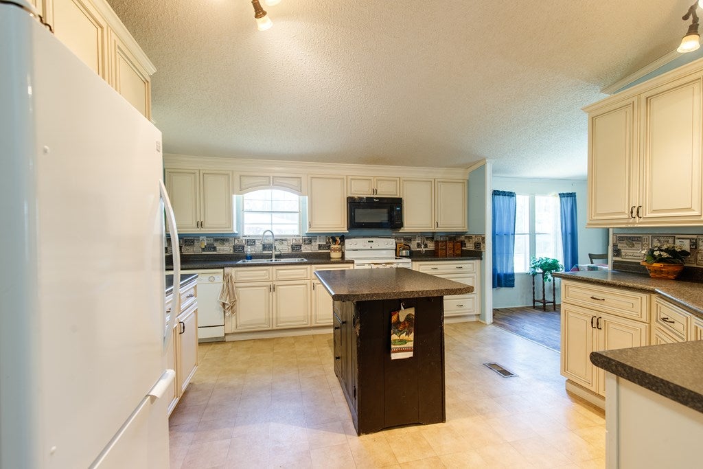 65 Roe Road Lakeland, GA 31635 - Photo 5 of 24 Gallery Image 5