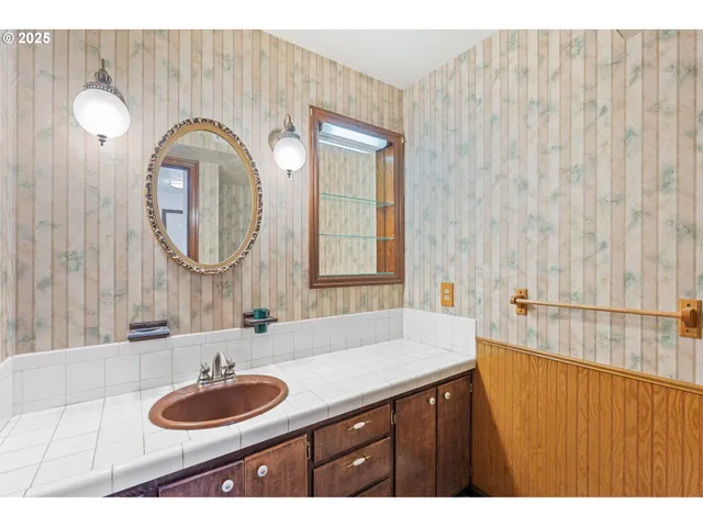 a view of entryway livingroom and hall