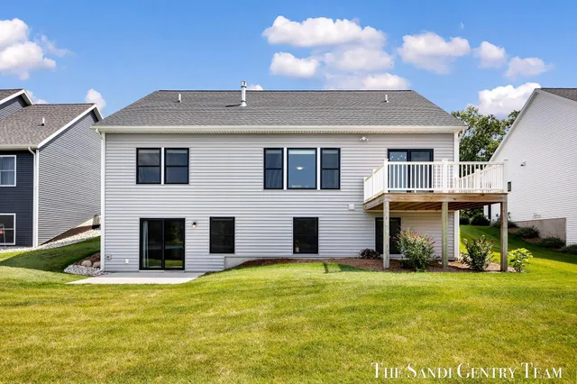 $529,900 | 7271 Atwater Springs Drive, Spring Lake, MI 49456