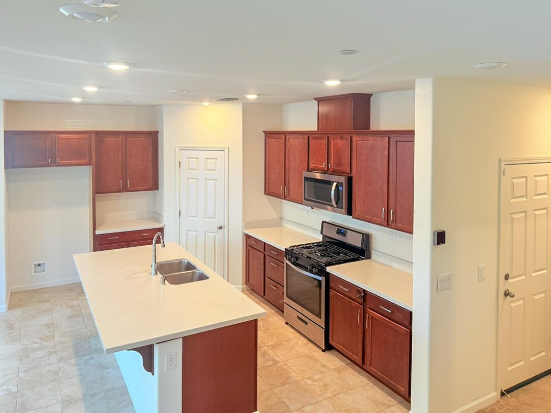 110 Bankside Way Sacramento, CA 95835 - Photo 4 of 48