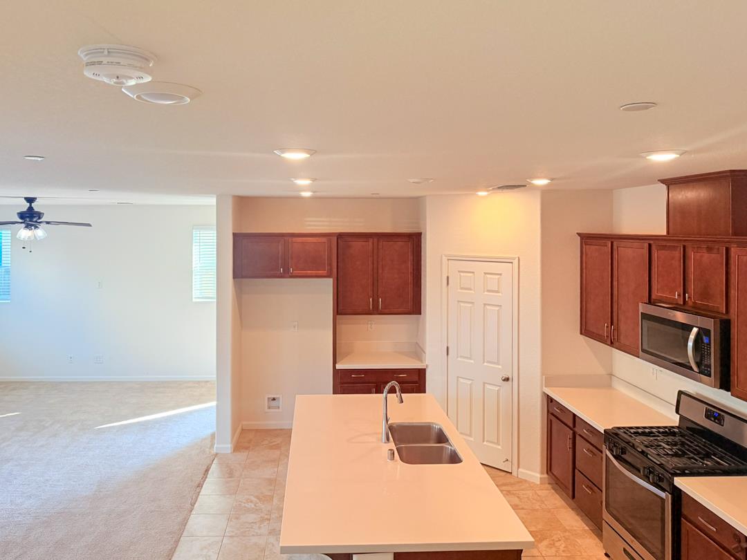 110 Bankside Way Sacramento, CA 95835 - Photo 10 of 48