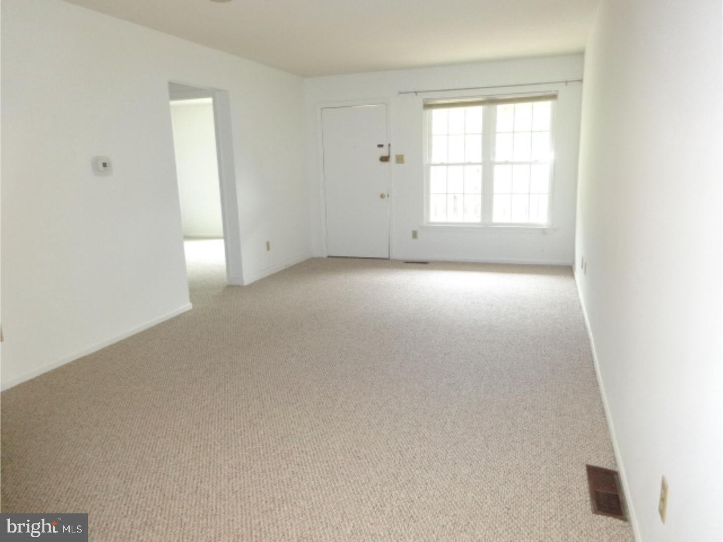 102 Bancroft Road Lansdale, PA 19446 - Photo 4 of 16 Living Room