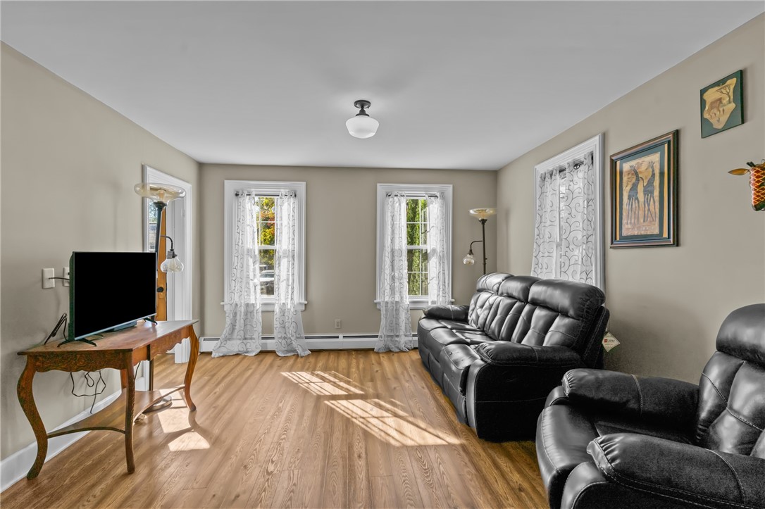 1539 Hope Road Cranston, RI 02831 - Photo 9 of 32