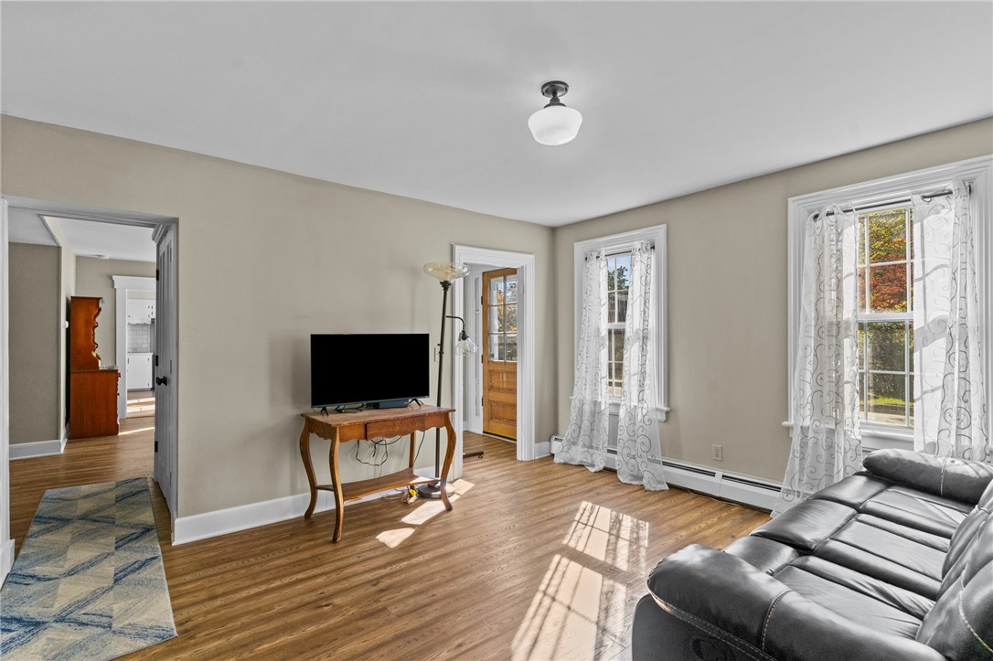 1539 Hope Road Cranston, RI 02831 - Photo 10 of 32