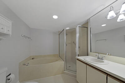 105 Half Moon Circle, Unit B1 Hypoluxo, FL 33462 - Photo 14 of 30 1_8