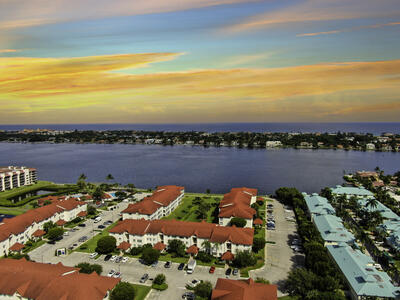 105 Half Moon Circle, Unit B1 Hypoluxo, FL 33462 - Photo 2 of 30 a_10