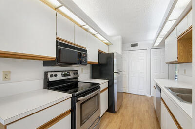 105 Half Moon Circle, Unit B1 Hypoluxo, FL 33462 - Photo 6 of 30 1_25