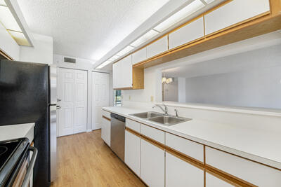 105 Half Moon Circle, Unit B1 Hypoluxo, FL 33462 - Photo 7 of 30 1_24