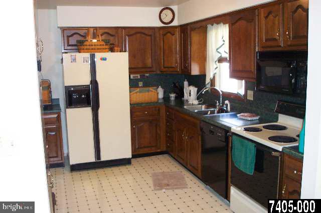 215 Creek Road Manchester, PA 17345 - Photo 3 of 6 Gallery Image 3