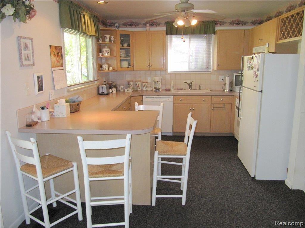 1341 Maple Drive Rochester, MI 48307 - Photo 4 of 11 kitchen