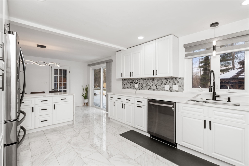 120 Brattle Street Worcester, MA 01606 - Photo 7 of 42