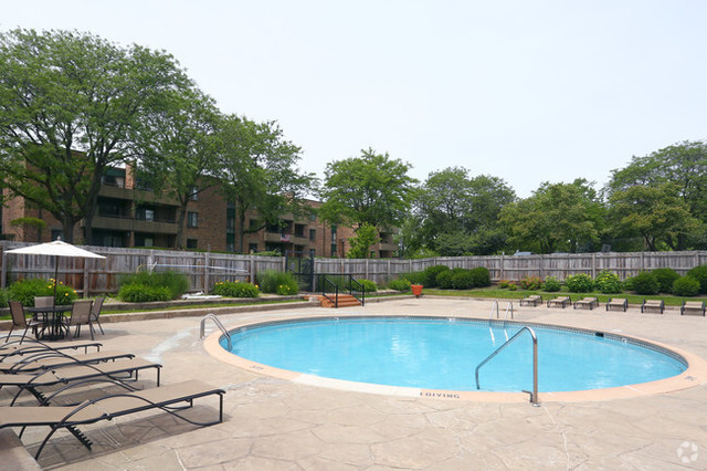1931 Prairie Square, Unit 112 Schaumburg, IL 60173 - Photo 12 of 14