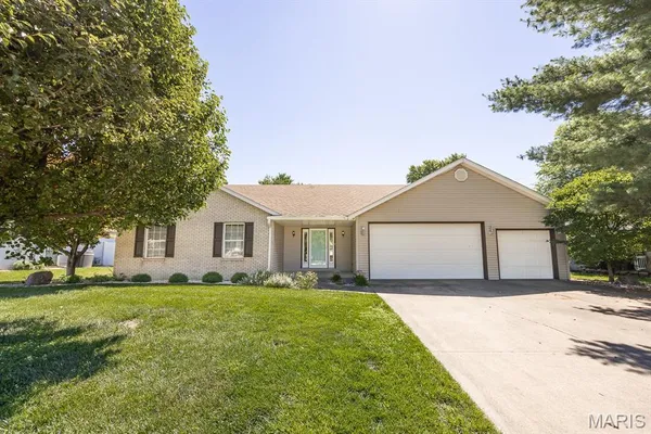 $320,000 | 916 Crosswinds Drive, Belleville, IL 62221