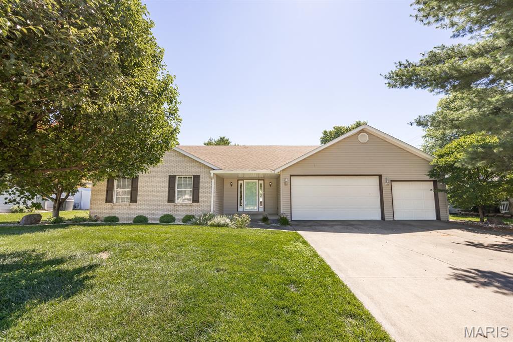 916 Crosswinds Drive Belleville, IL 62221 - Photo 1 of 31