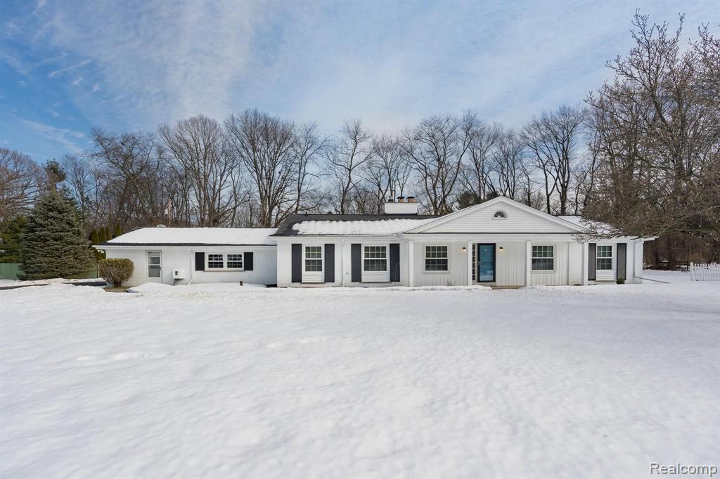 1655 Kingsmere Circle Rochester Hills, MI 48309 - Photo 1 of 34