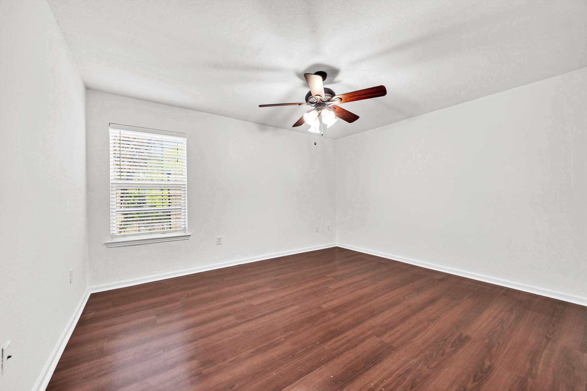 1150 Airport Road, Unit 113 Destin, FL 32541 - Photo 17 of 29 1st floor bedroom