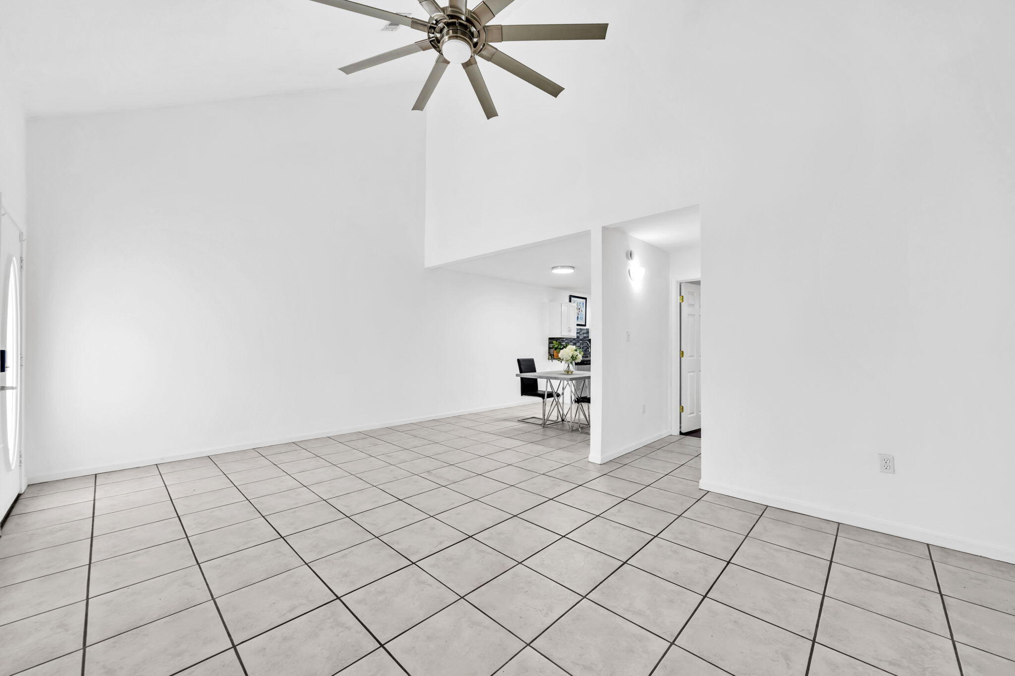 1150 Airport Road, Unit 113 Destin, FL 32541 - Photo 5 of 29 High, vaulted ceiling