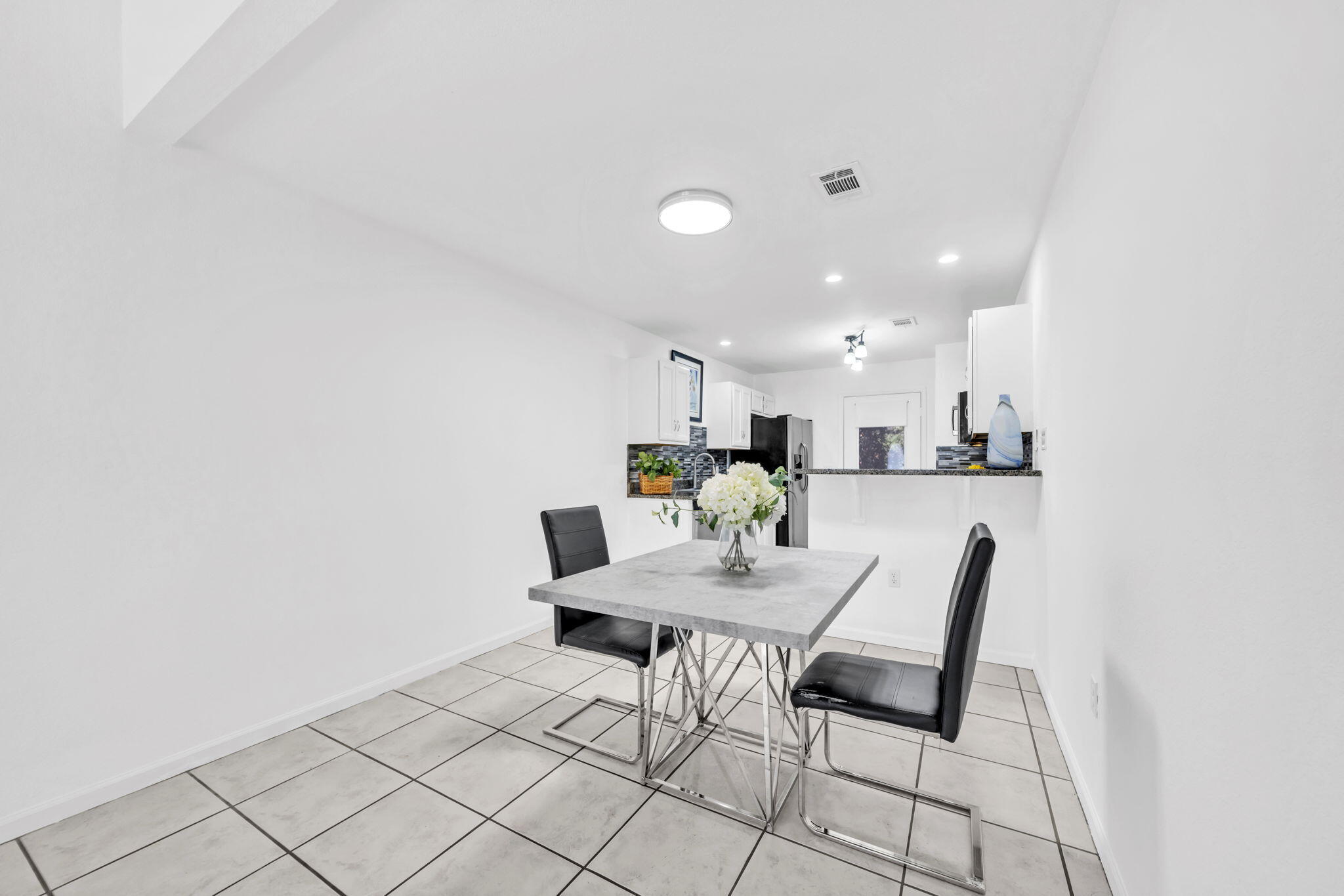 1150 Airport Road, Unit 113 Destin, FL 32541 - Photo 9 of 29 Dining room