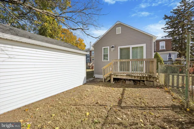 $1,500 | 118 Bartram Avenue, Essington, PA 19029