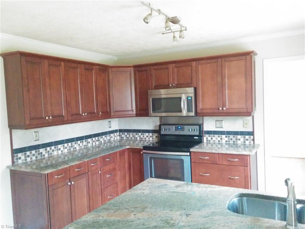 6004 Quail Ridge Court Rural Hall, NC 27045 - Photo 6 of 10 Kitchen