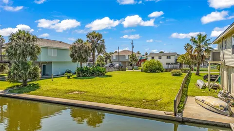 $287,000 | 16530 Nassau Way, Jamaica Beach, TX 77554