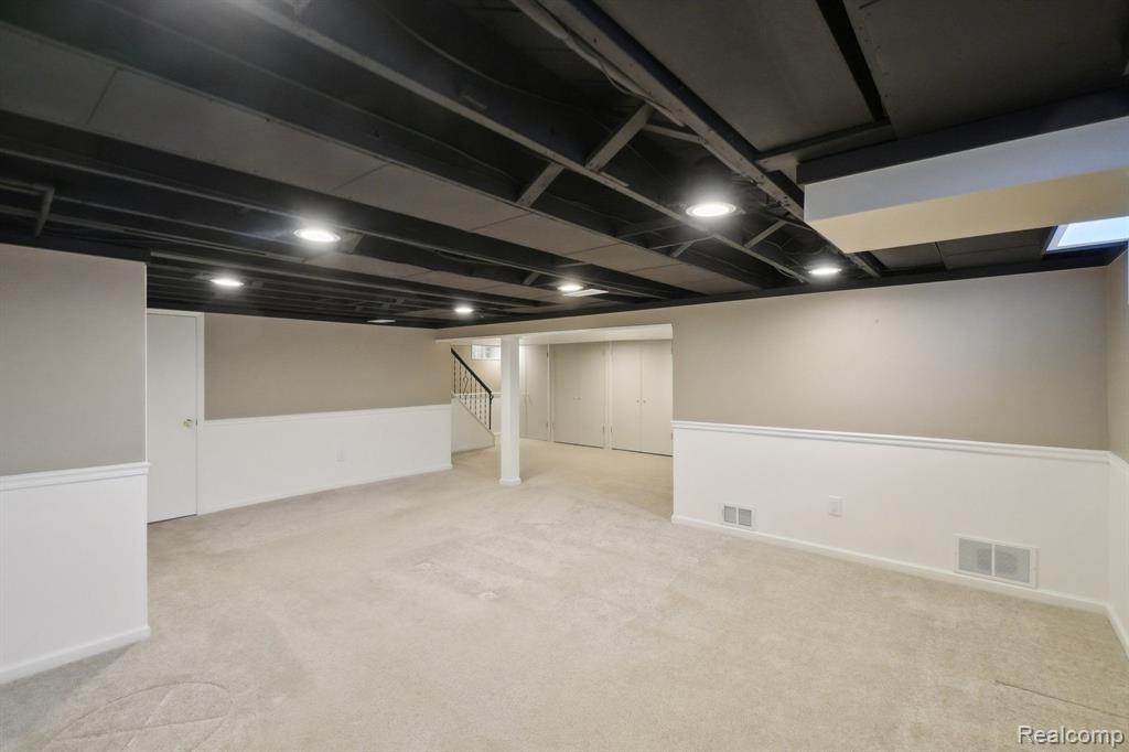 18122 Riverside Drive Beverly Hills, MI 48025 - Photo 31 of 41