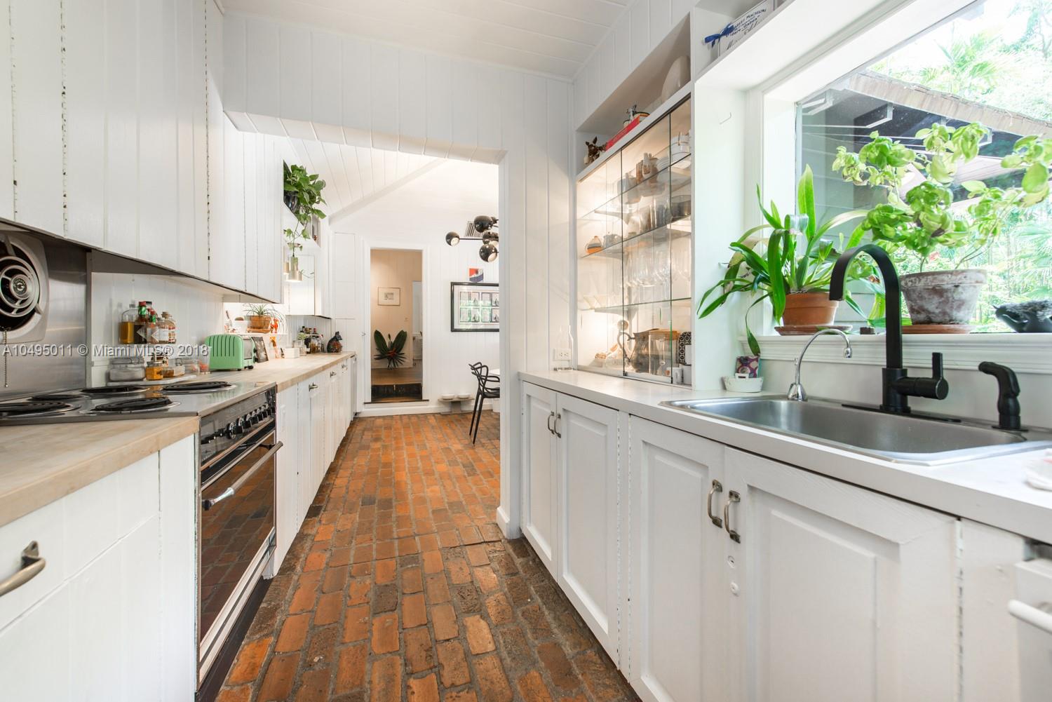 3900 Loquat Avenue Miami, FL 33133 - Photo 10 of 39