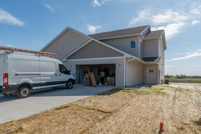 $299,900 | 3201 Noble Drive, Mankato, MN 56001